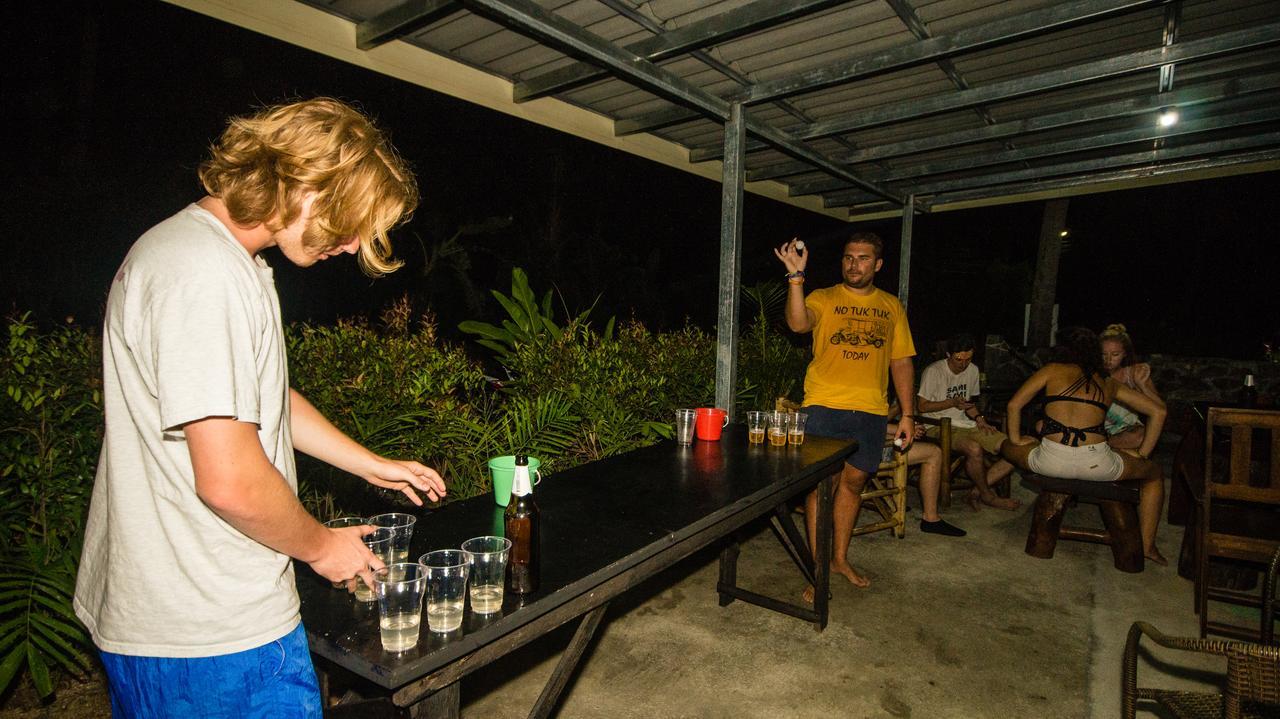 Love Station Hostel Baan Tai Exterior foto